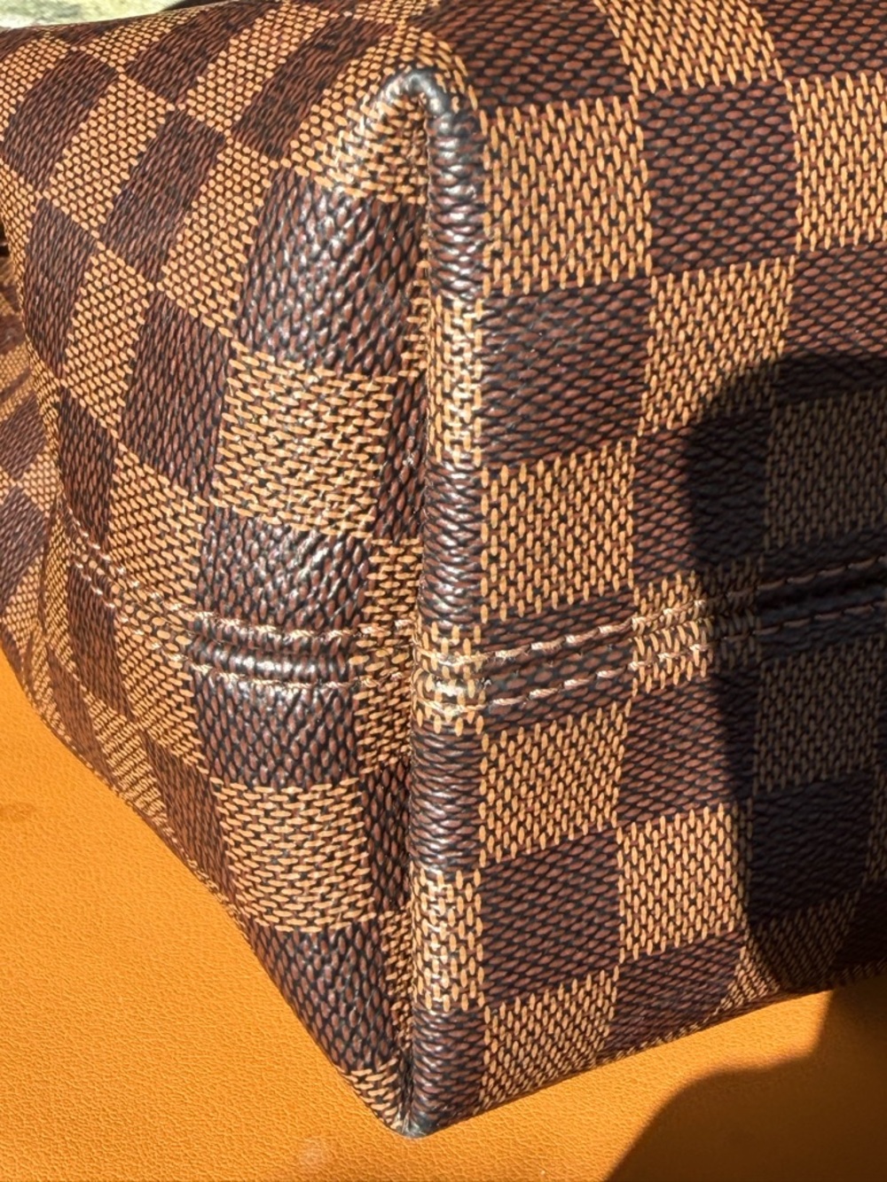 Louis Vuitton Brown Damier Shoulder Bag with Red Interior - Picture 6 of 10